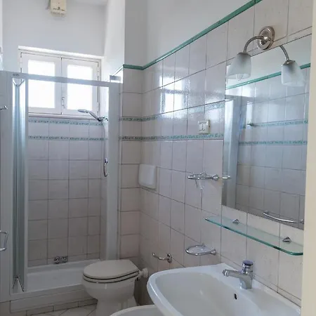 Alexander アパート *